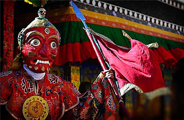 TOP 10 most important Buddhist monasteries in India