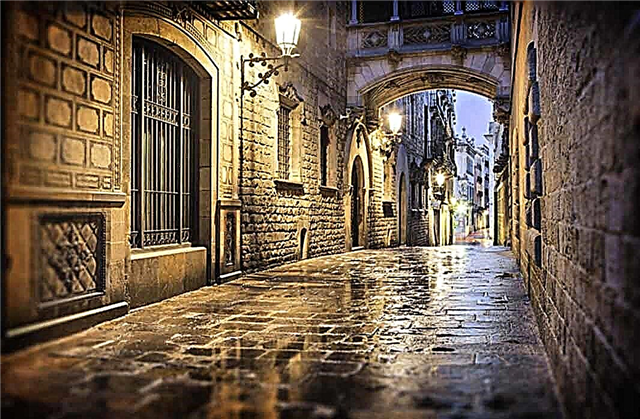 Gothic quarter in Barcelona: attractions, facts, history