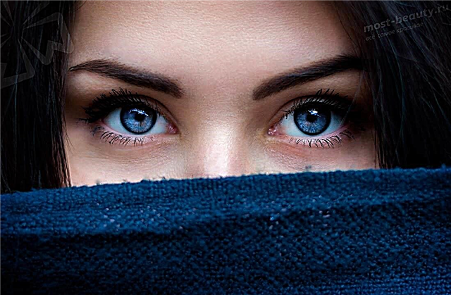 Gadis-gadis terkenal dengan mata biru yang cantik