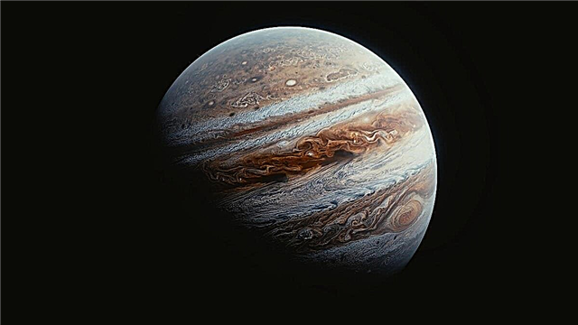 Top 10 largest planets in the solar system - the real giants of the universe