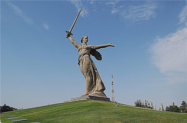 Top 10 highest monuments in Russia