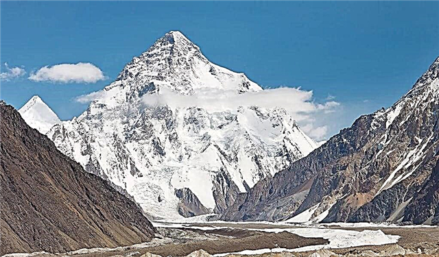 Top 10 ngọn núi cao nhất châu Á