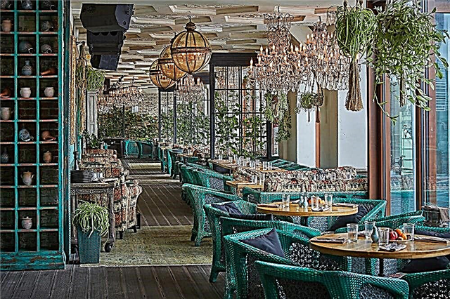 Topp 10 vackraste restauranger i Moskva med interiör