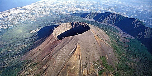 Top 10 most famous volcanoes in the world that you have definitely heard of